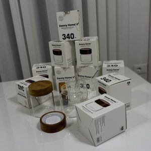 Kontenitor qelqi me kapak bambu